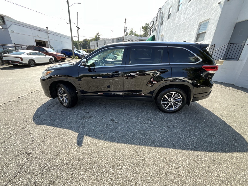 2019 Toyota Highlander XLE photo 3