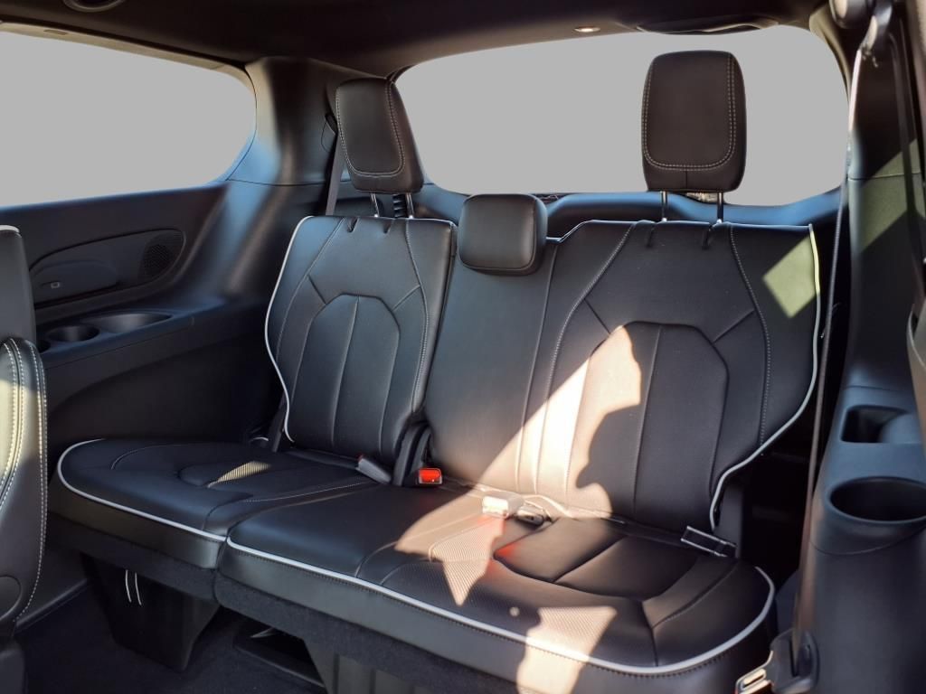 2026 Chrysler Pacifica Limited photo 22