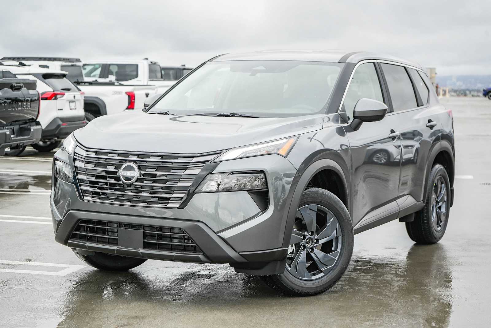 2026 Nissan Rogue SV's photo