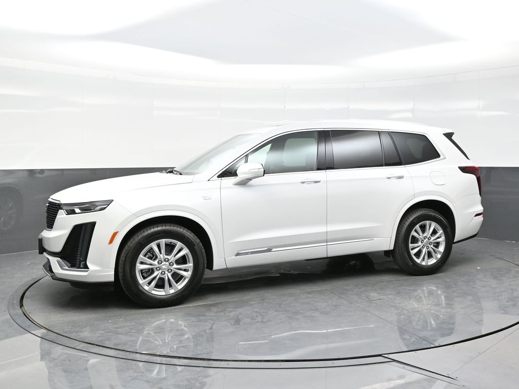 2025 Cadillac XT6 Luxury photo 2