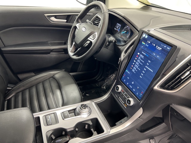 2022 Ford Edge SEL photo 25