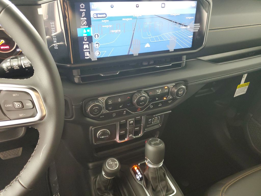 2025 Jeep Wrangler Sahara photo 15