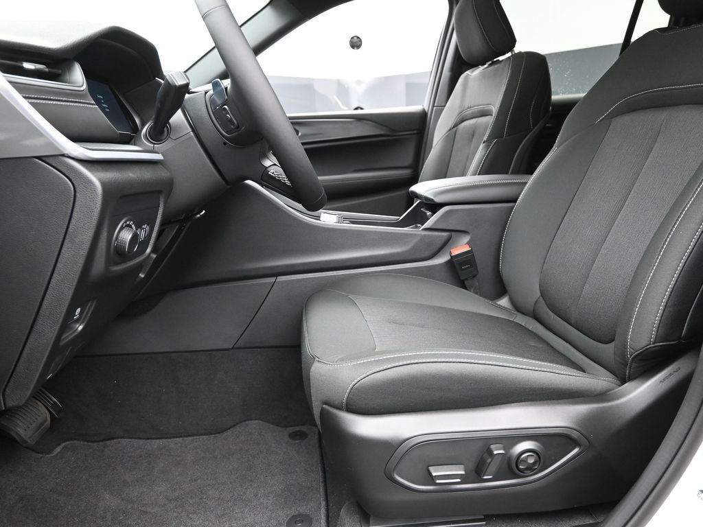 2025 Jeep Grand Cherokee Laredo X photo 13