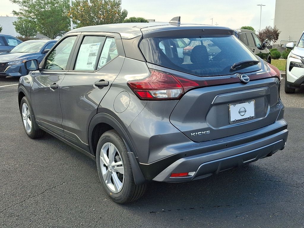 2025 Nissan Kicks Play S photo 2
