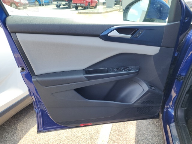 2023 Volkswagen Taos SE photo 5