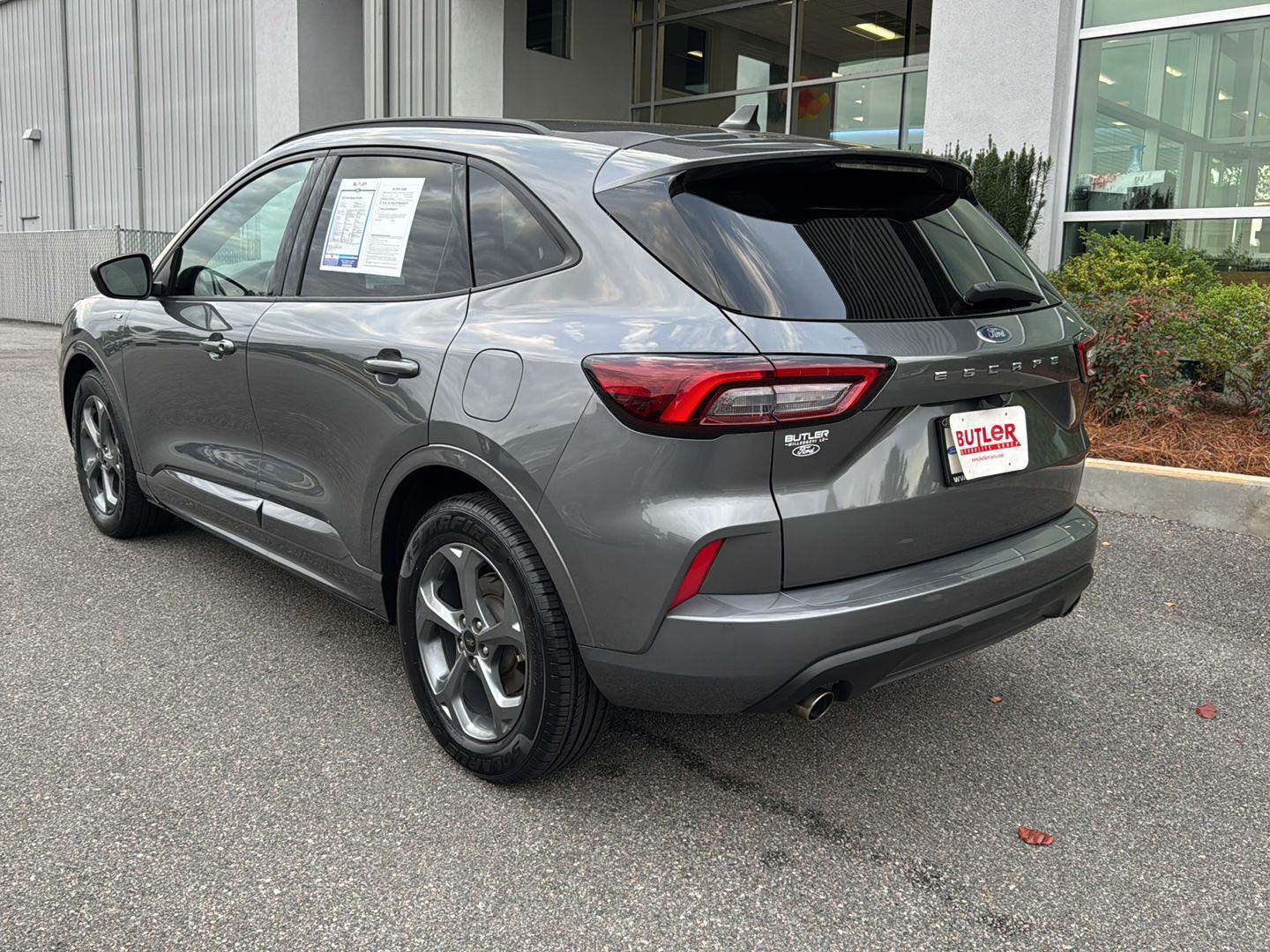 2023 Ford Escape ST-Line photo 3