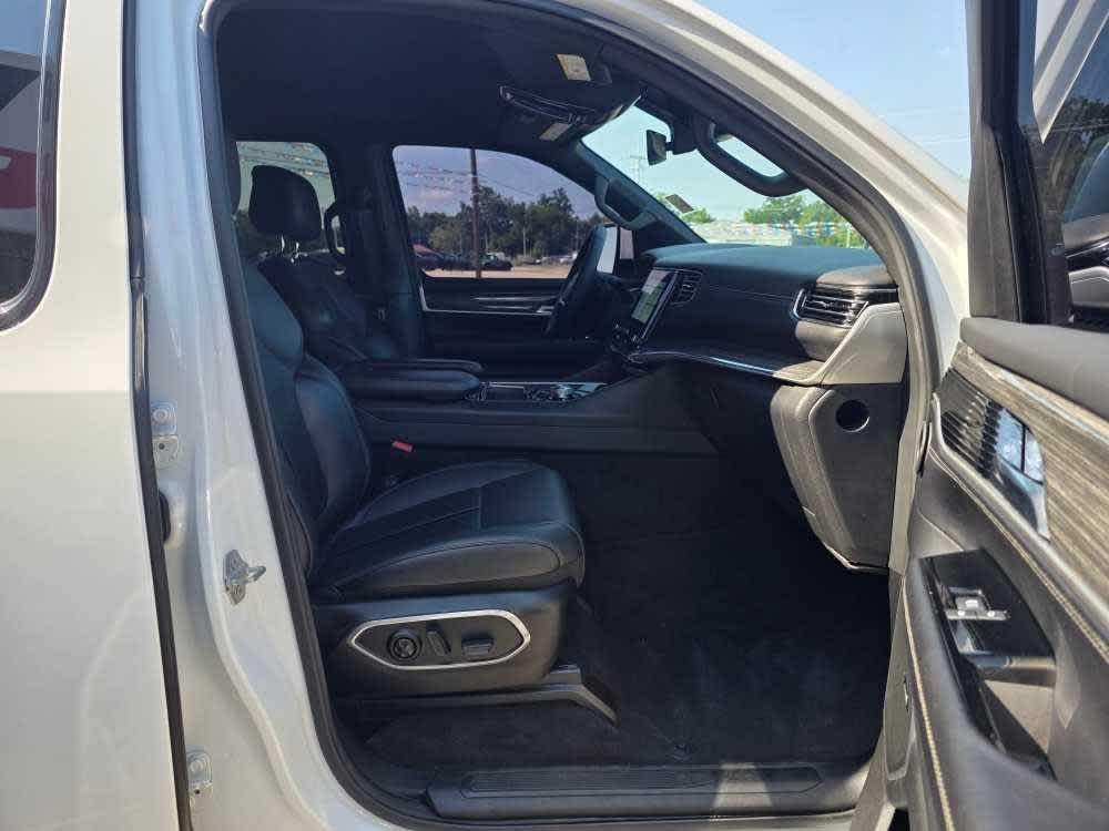 2022 Jeep Wagoneer Series III photo 11