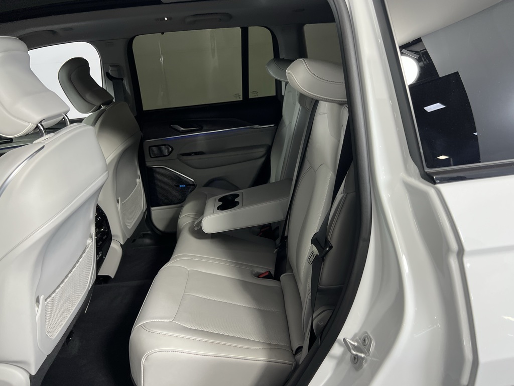 2022 Jeep Grand Cherokee Overland 4xe photo 21
