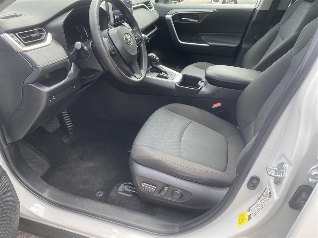 2023 Toyota RAV4 XLE photo 10