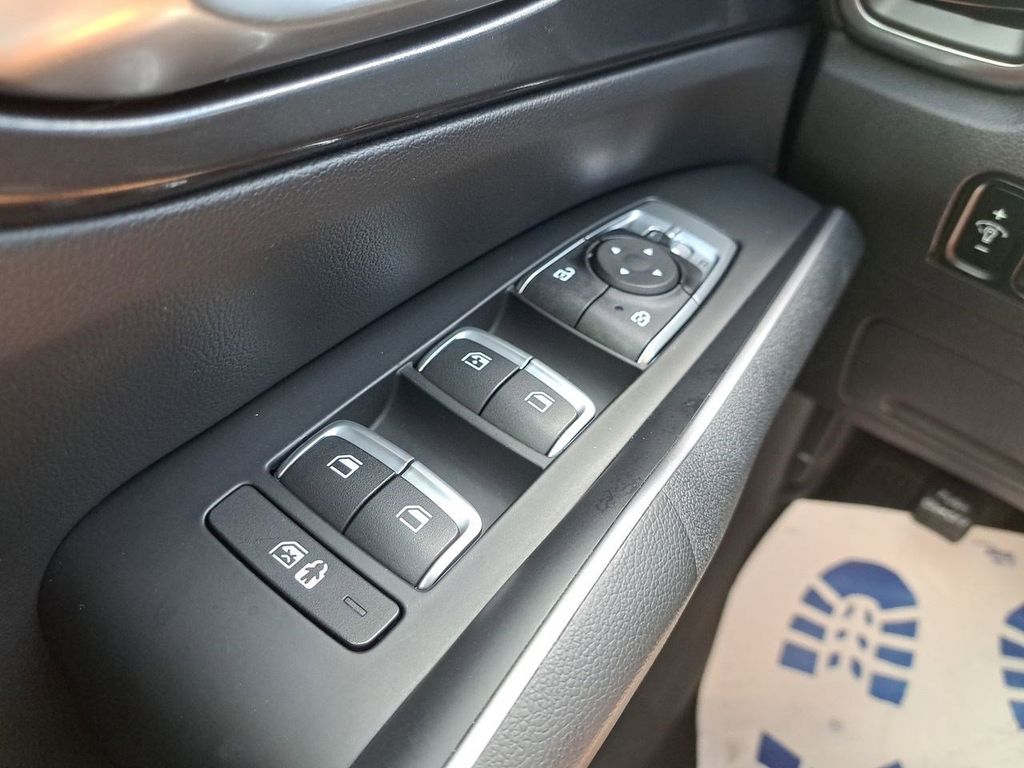 2023 Kia Sorento S photo 23