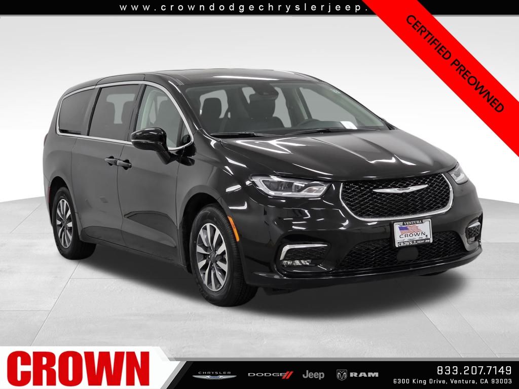 2024 Chrysler Pacifica PHEV Select's photo