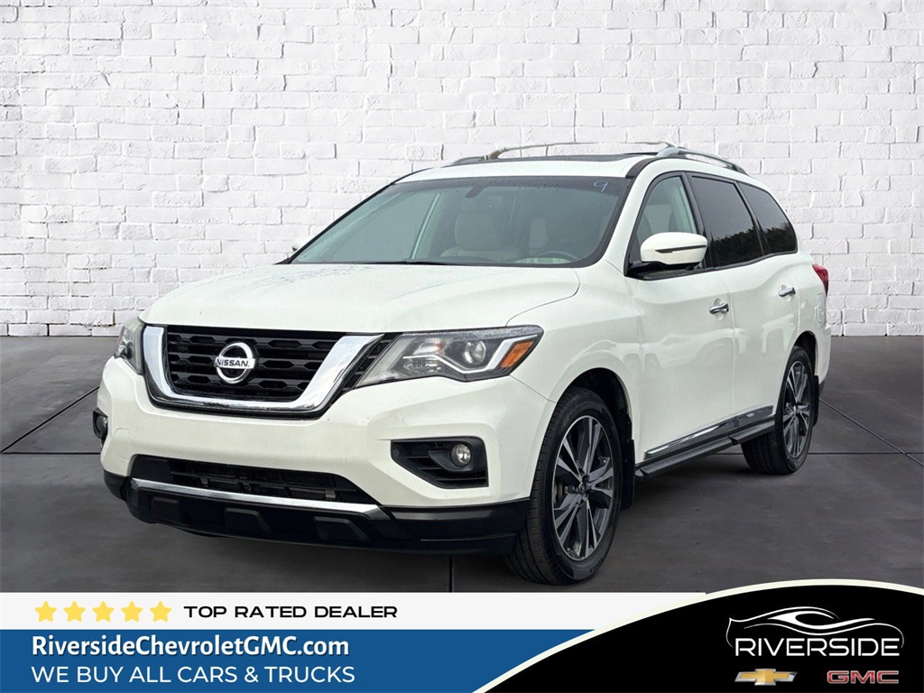 2017 Nissan Pathfinder Platinum's photo