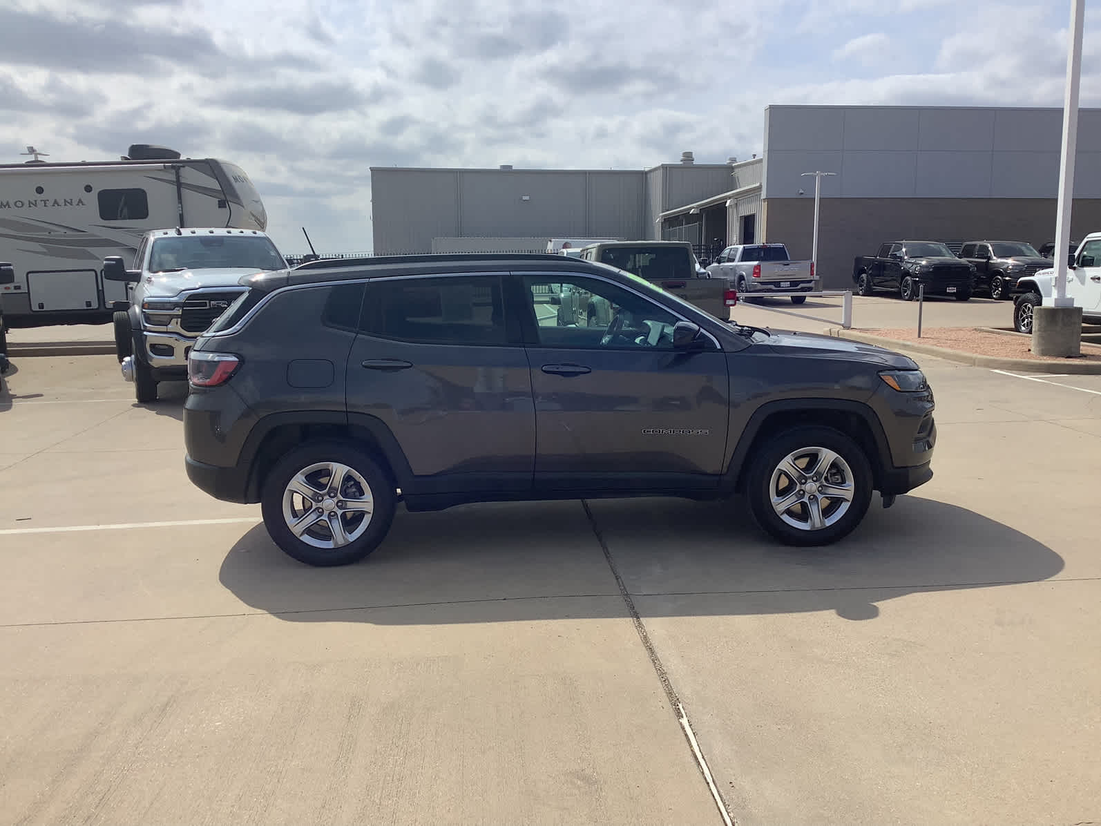 2024 Jeep Compass Latitude photo 4