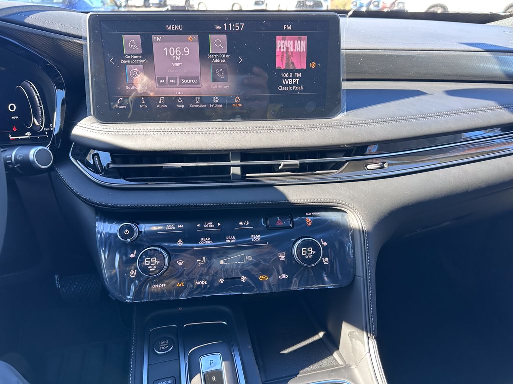 2025 Infiniti QX60 Luxe photo 3
