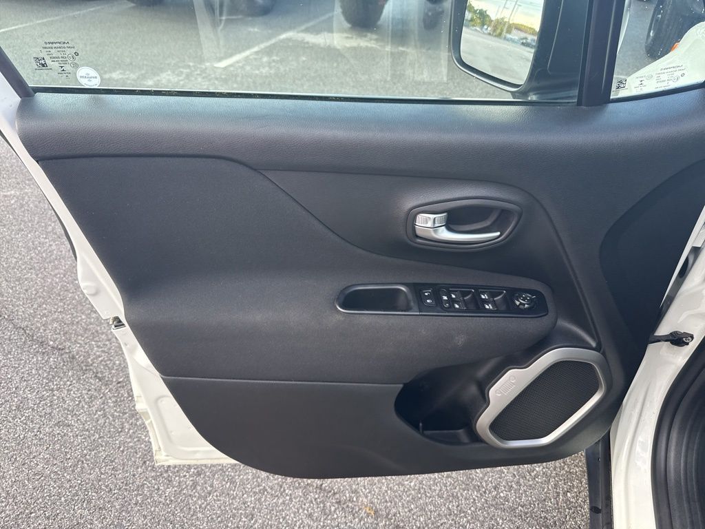 2021 Jeep Renegade Latitude photo 10