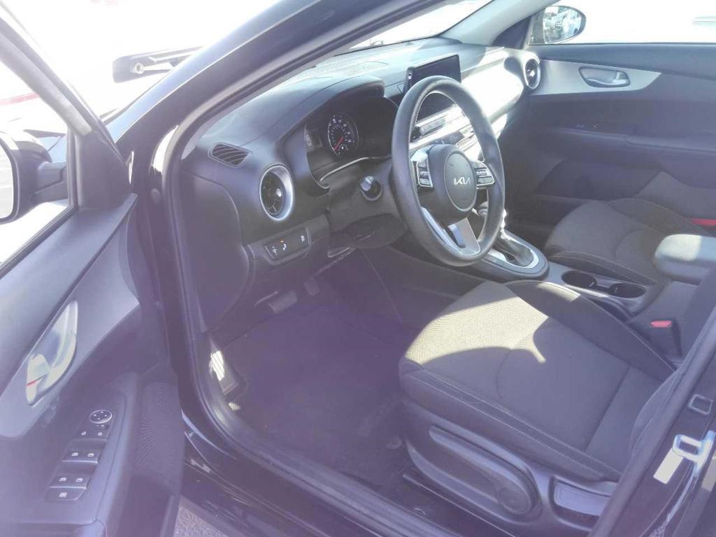 2023 Kia Forte LXS photo 3