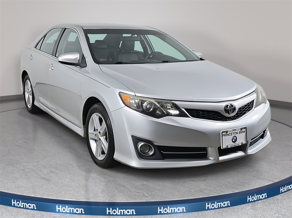 2013 Toyota Camry SE photo 3