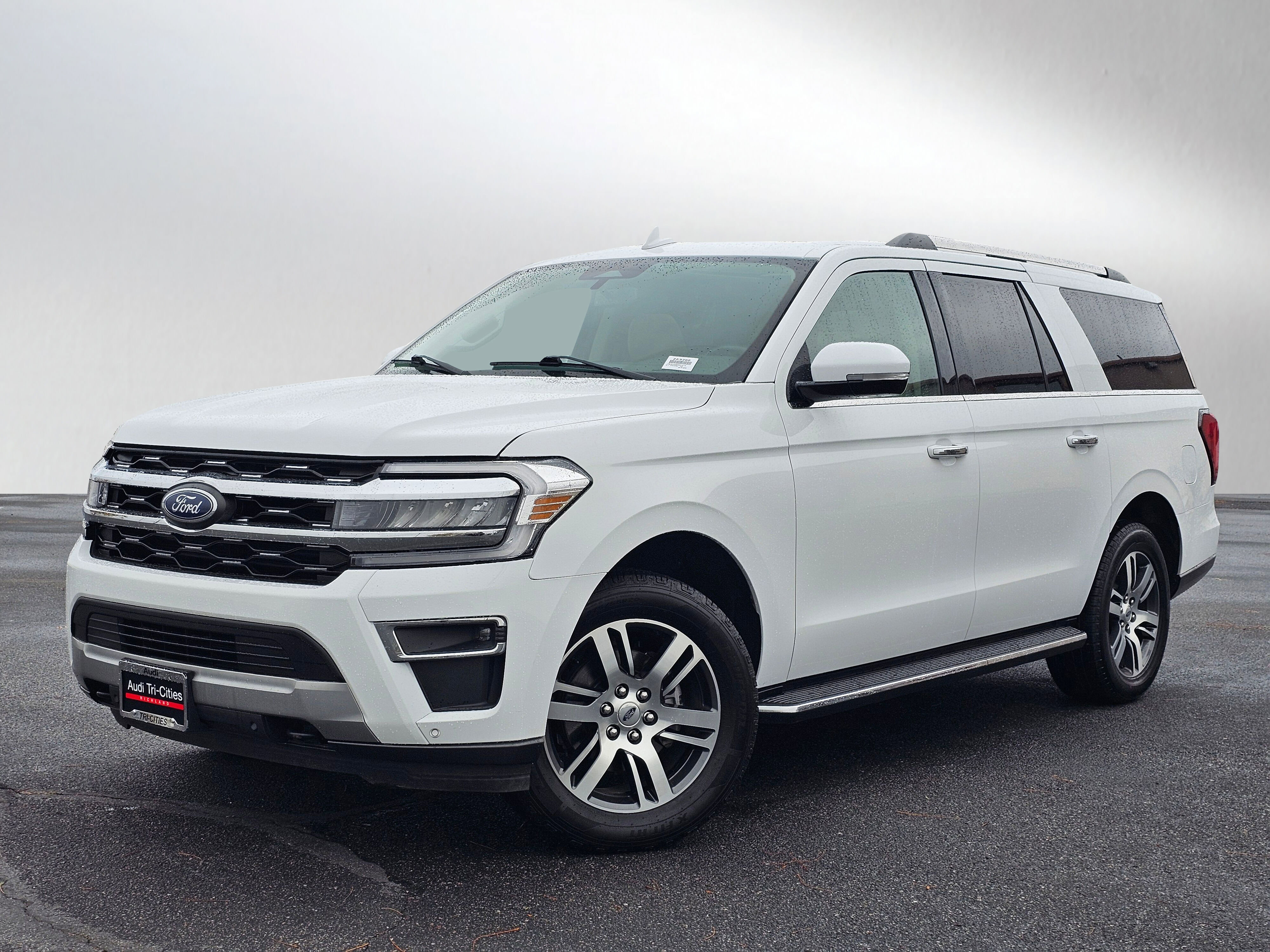 2023 Ford Expedition Limited's photo