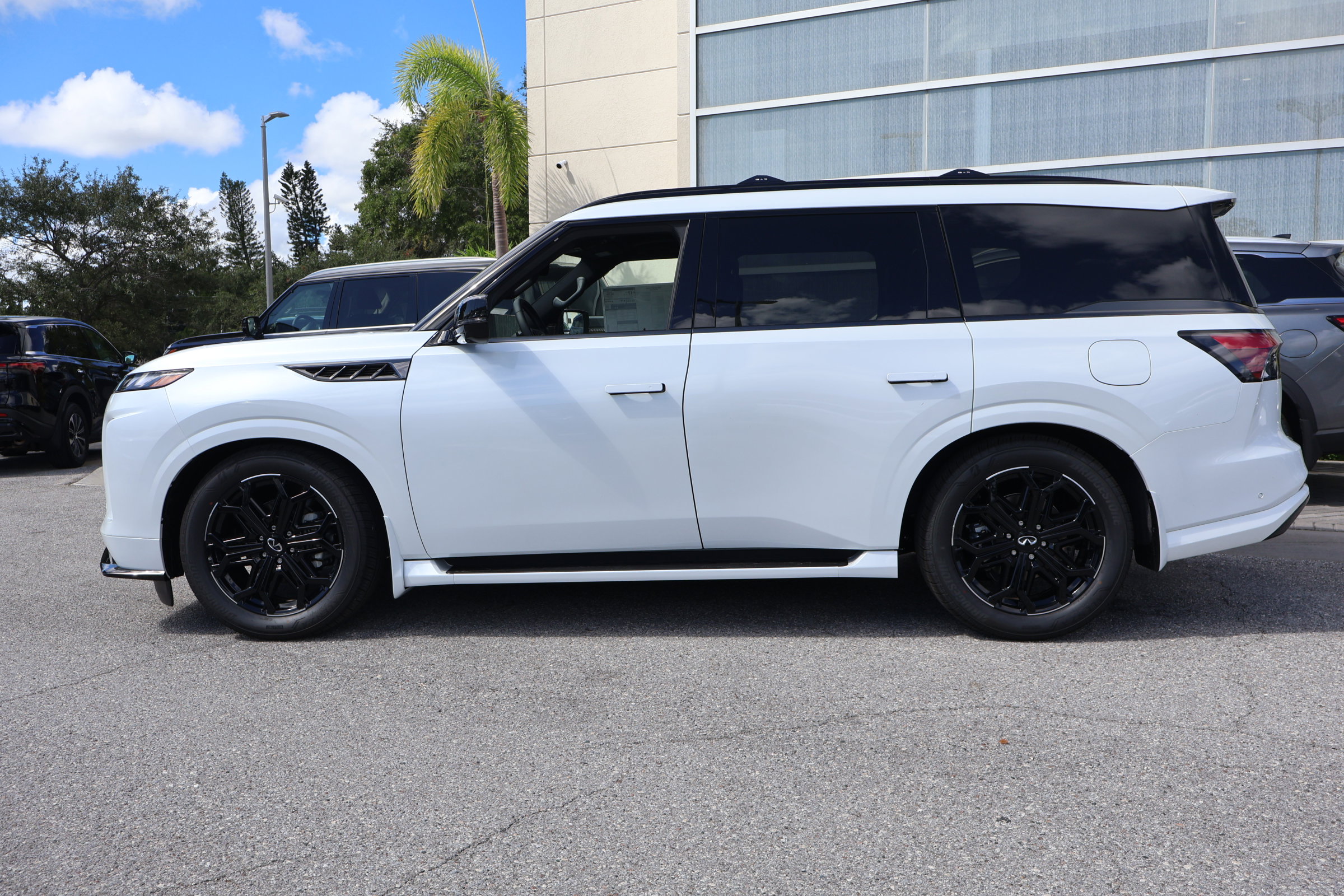 2026 Infiniti QX80 Sensory photo 2
