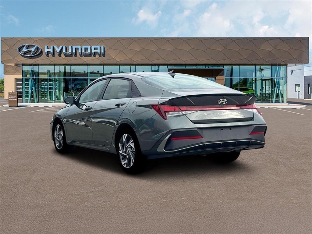 2025 Hyundai Elantra SEL Sport photo 4