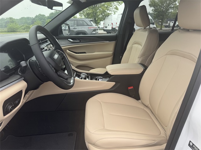 2025 Jeep Grand Cherokee Limited photo 15