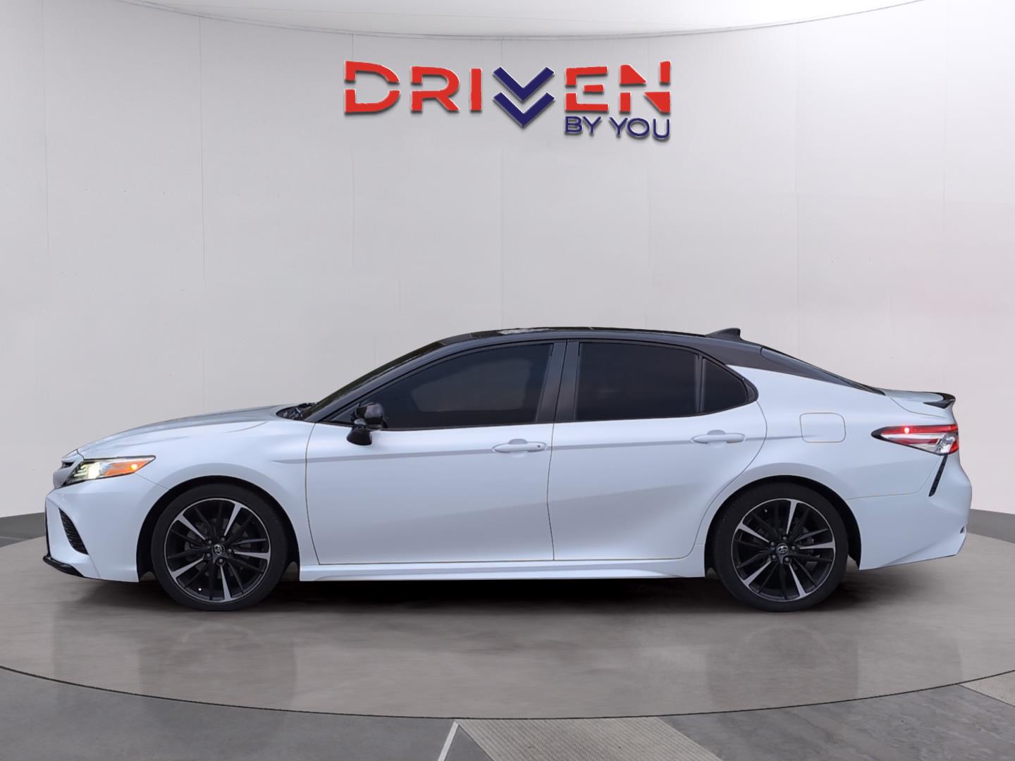 2020 Toyota Camry XSE V6 photo 3