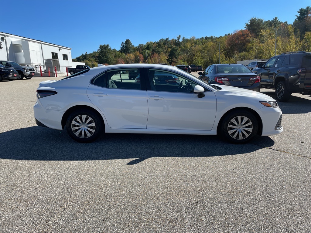 2022 Toyota Camry Hybrid LE photo 3