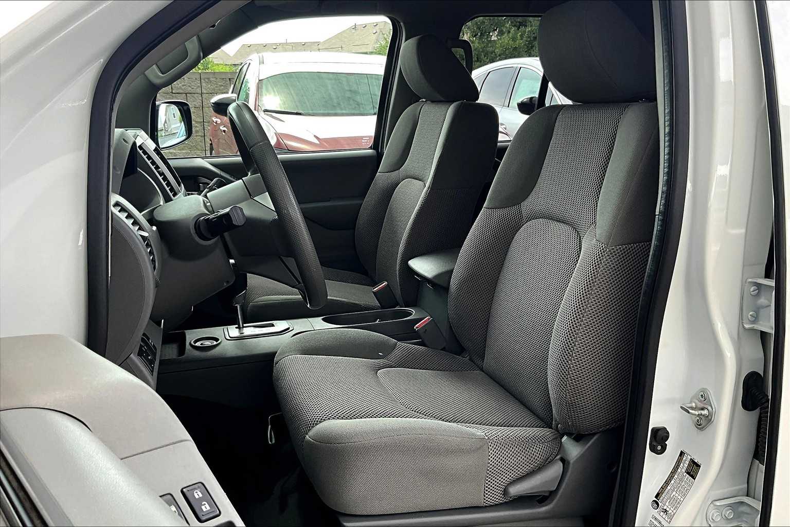2021 Nissan Frontier SV photo 7