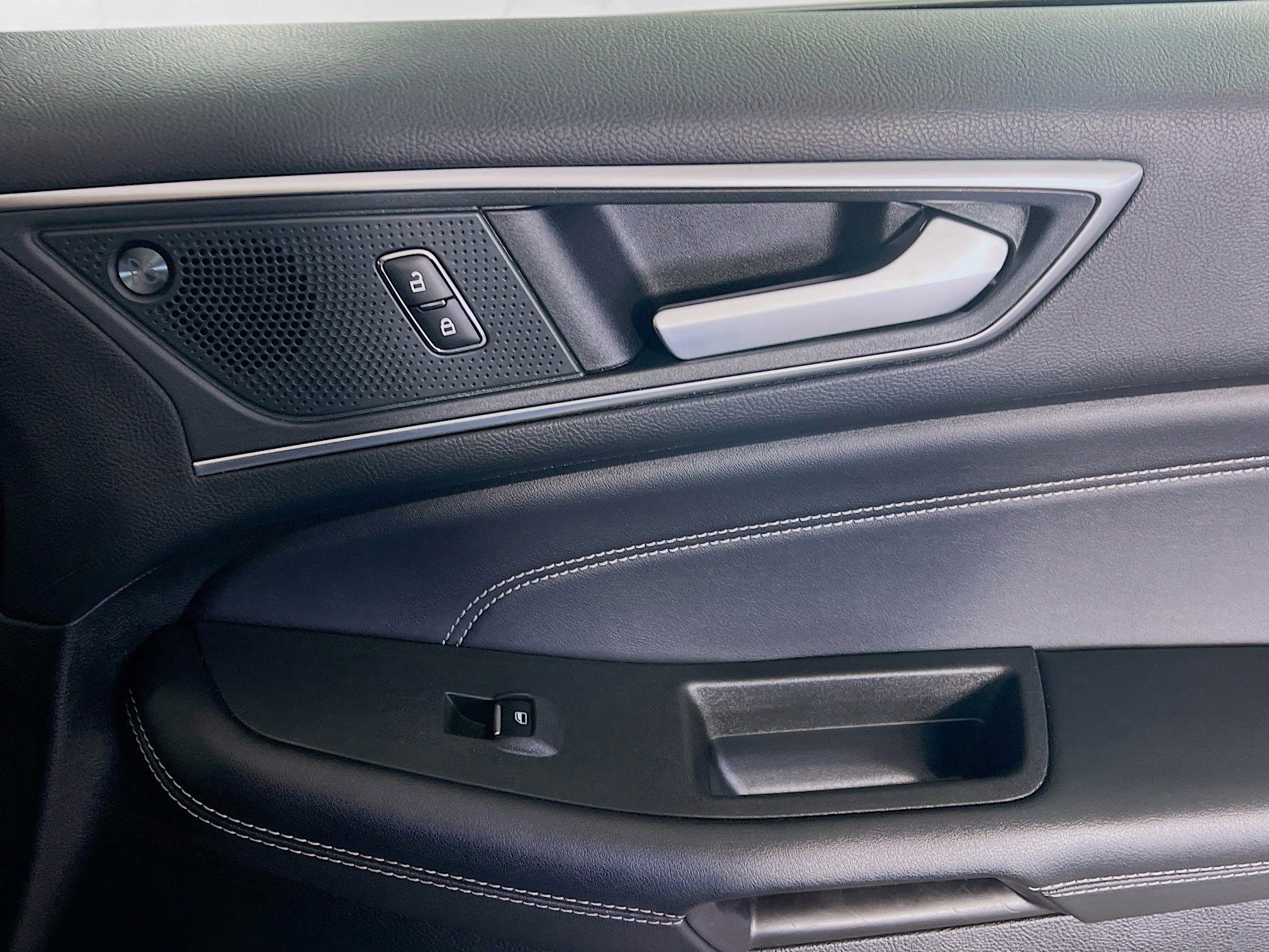2024 Ford Edge Titanium photo 29