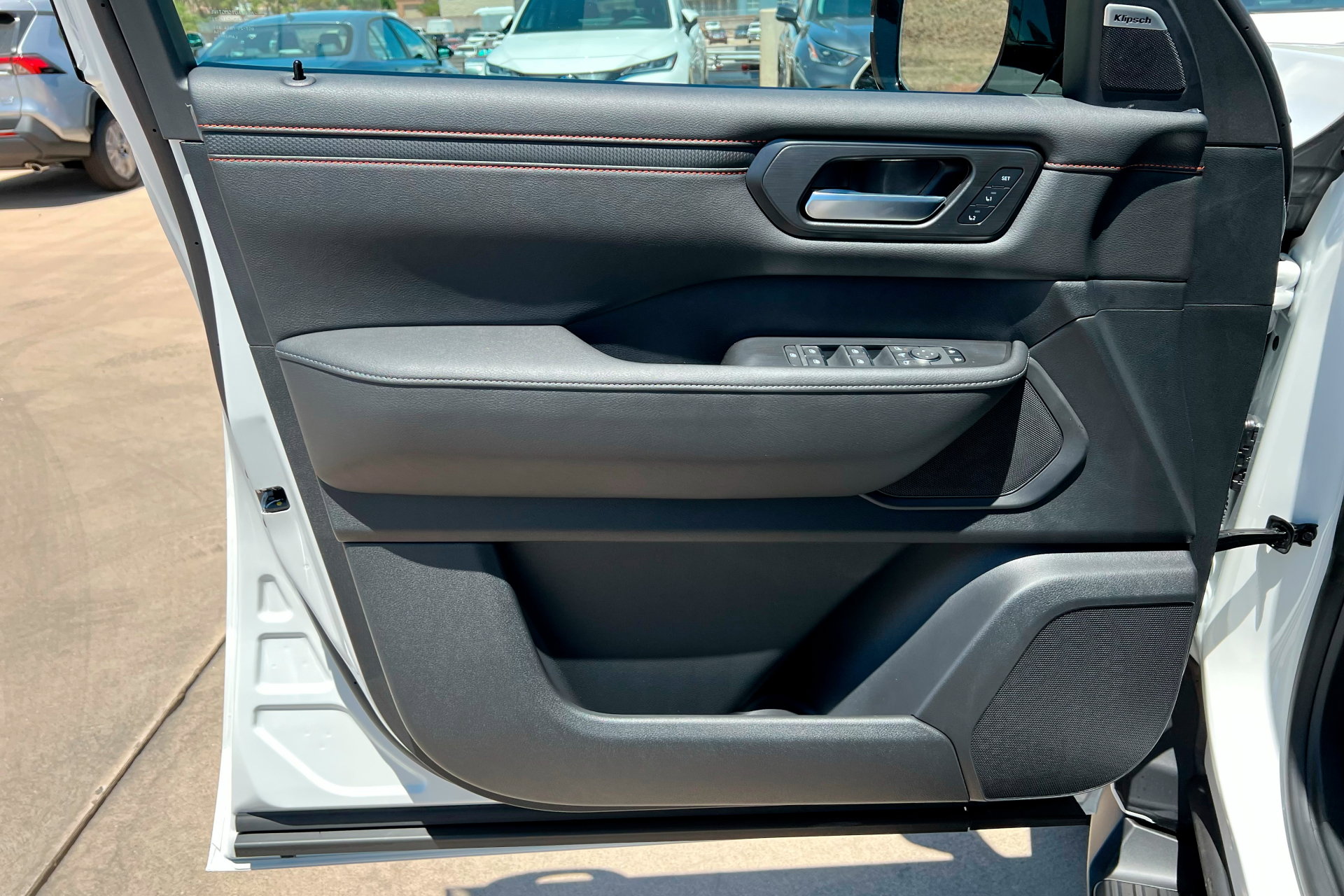 2025 Nissan Armada photo 14