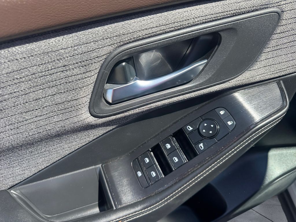 2023 Nissan Rogue SV photo 10
