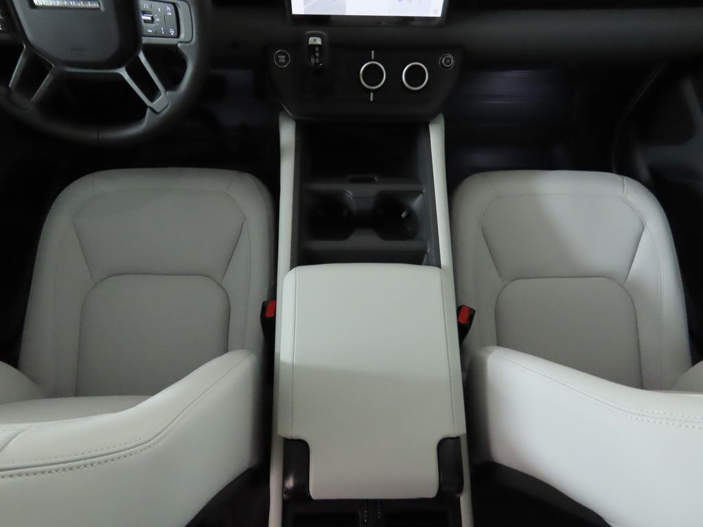 2025 Land Rover Defender 110 S photo 15