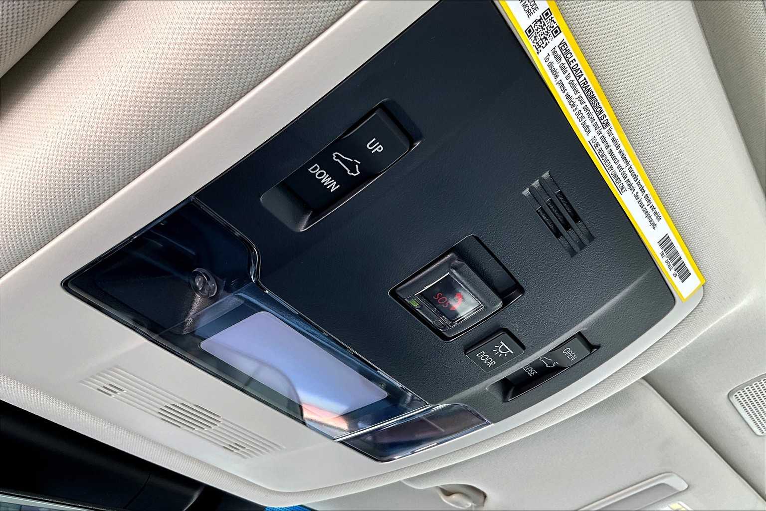 2025 Lexus ES 300h photo 12