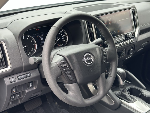 2025 Nissan Frontier Crew Cab SV photo 11