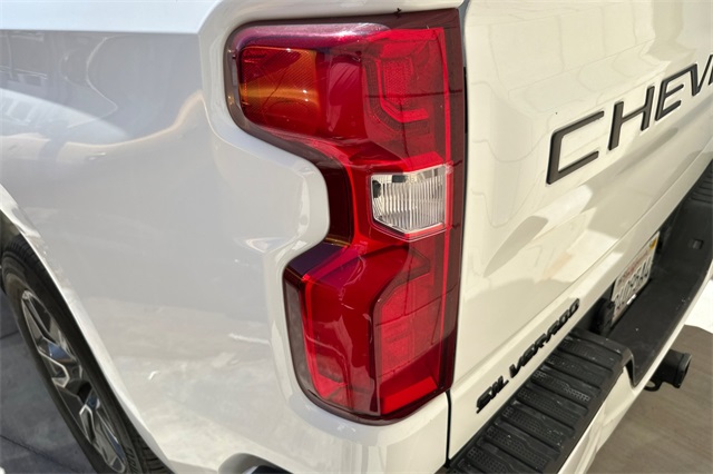 2023 Chevrolet Silverado 1500 RST photo 9