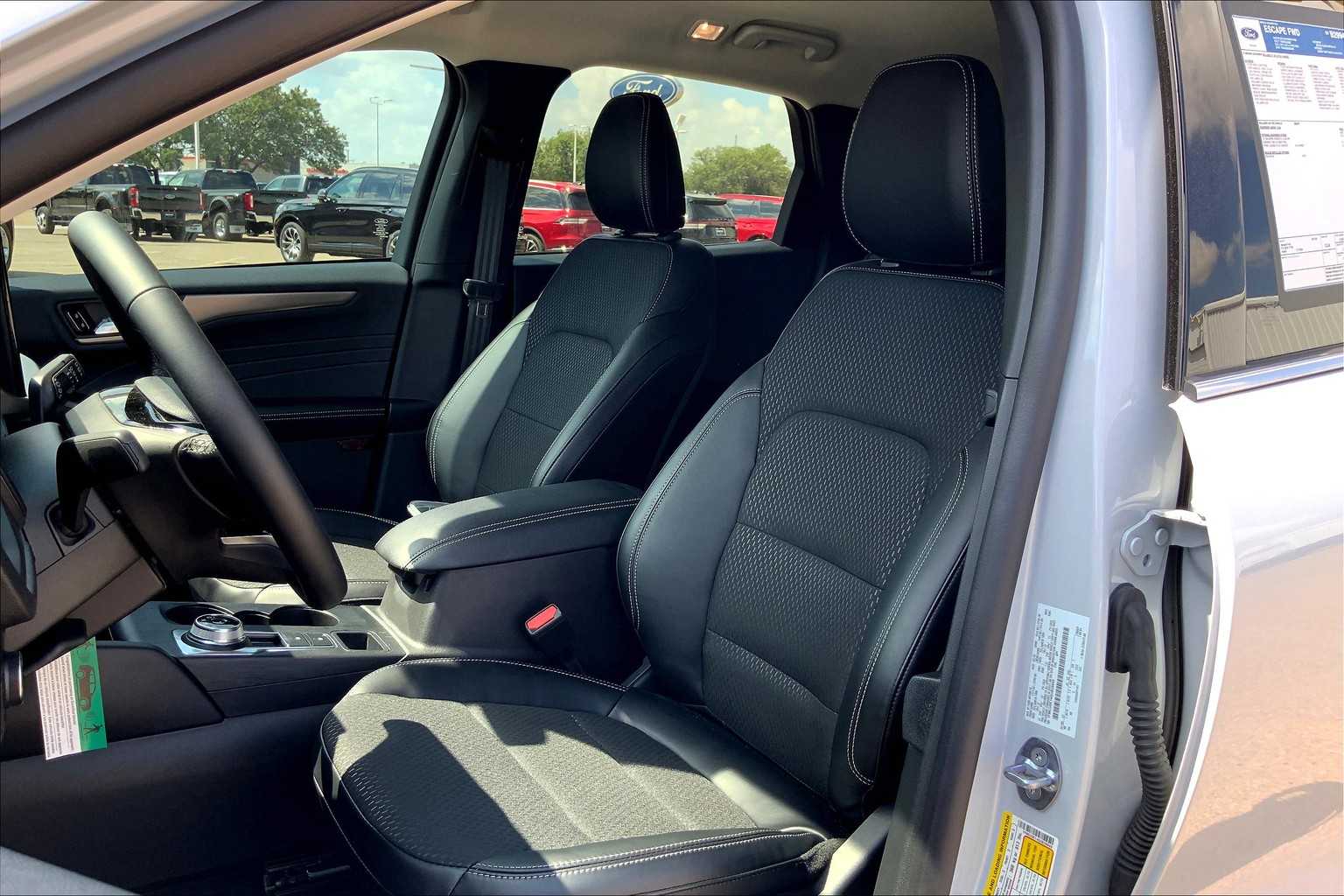 2025 Ford Escape Plug-In Hybrid photo 9