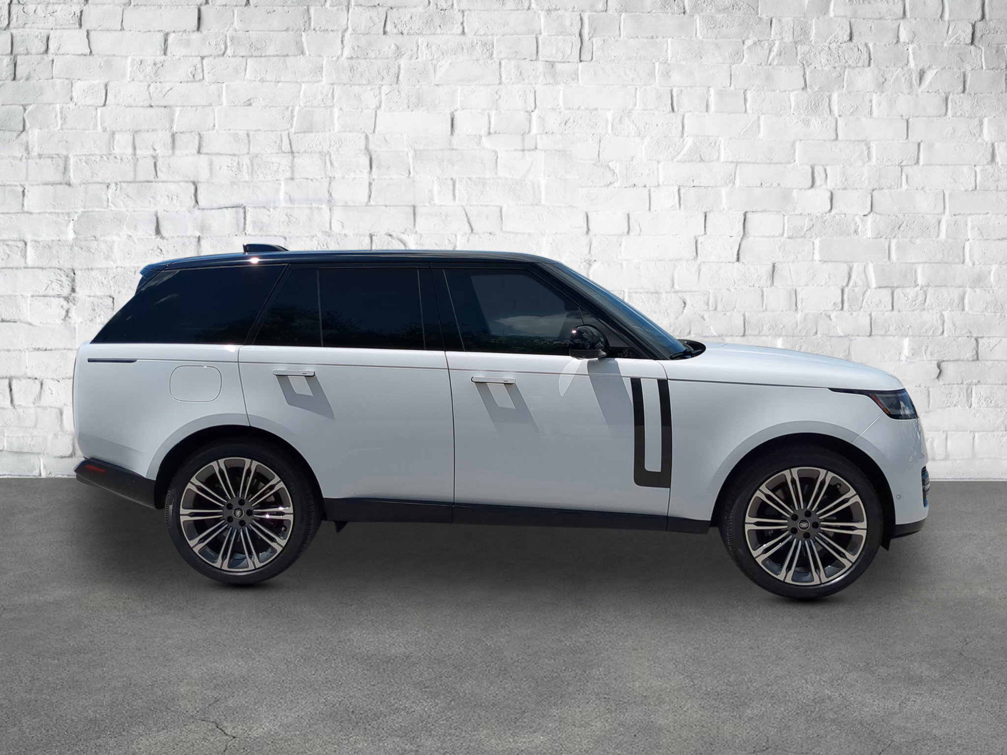 2025 Land Rover Range Rover SE photo 5