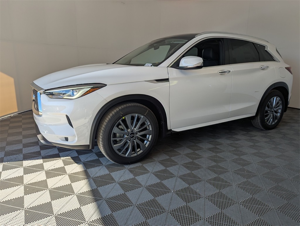 2025 Infiniti QX50 Luxe AWD photo 3