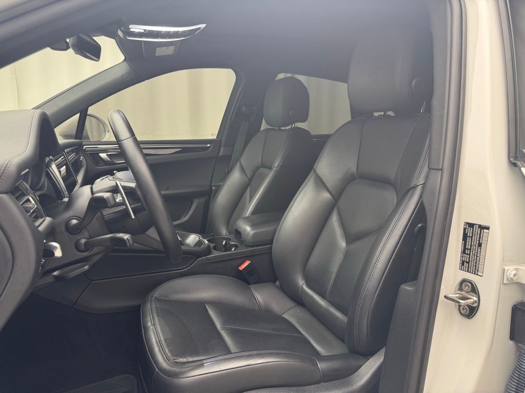 2022 Porsche Macan Base photo 4
