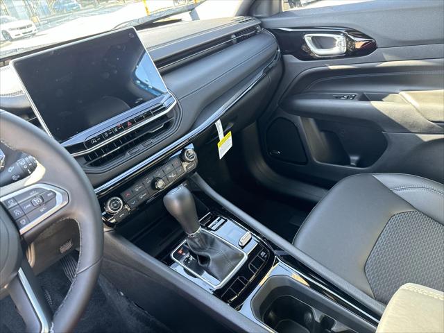 2025 Jeep Compass Latitude photo 14