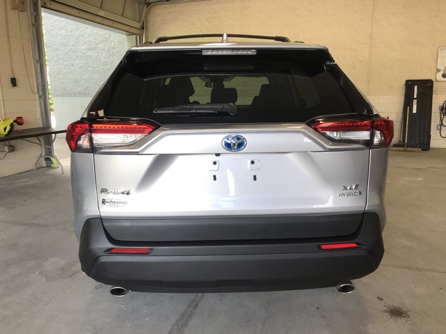 2024 Toyota RAV4 Hybrid XLE photo 2