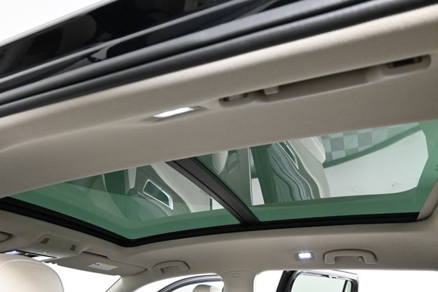 2025 Volkswagen Atlas SEL Premium R-Line photo 4