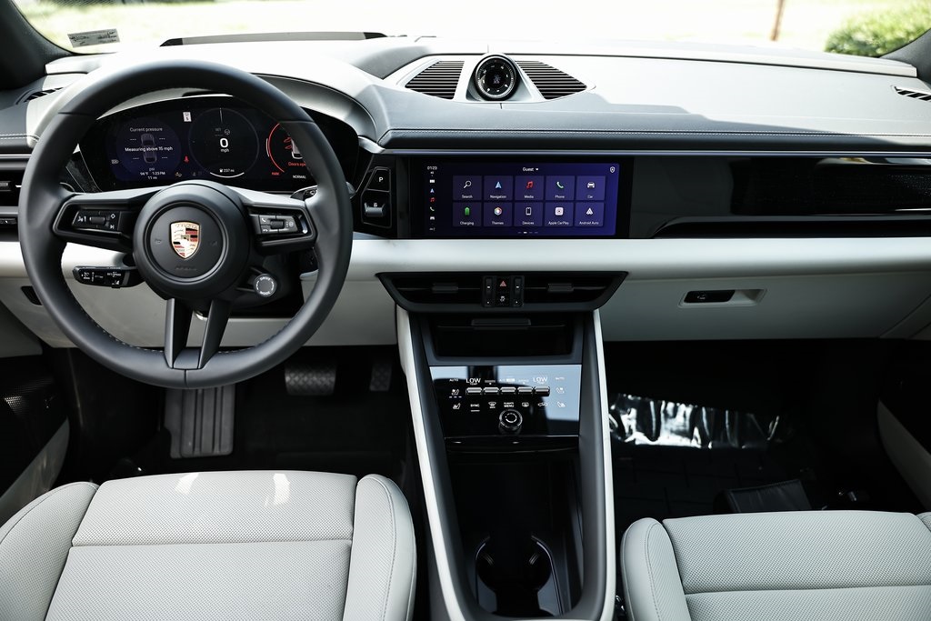 2025 Porsche Macan 4 Electric photo 28