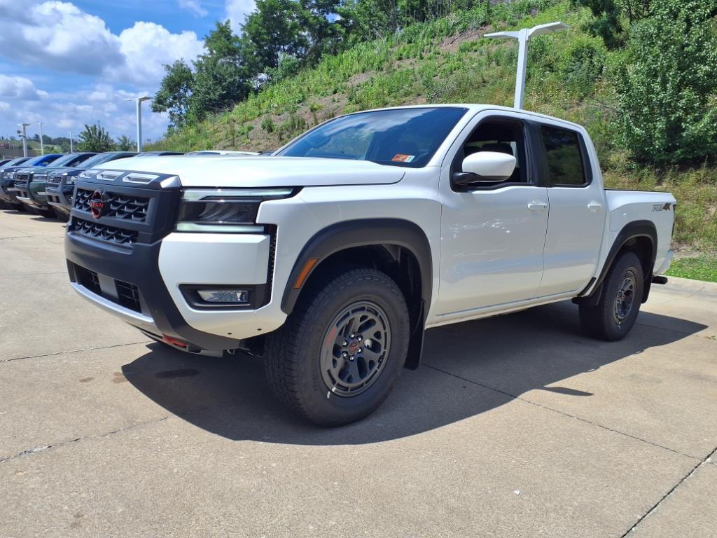 2025 Nissan Frontier PRO-4X photo 2
