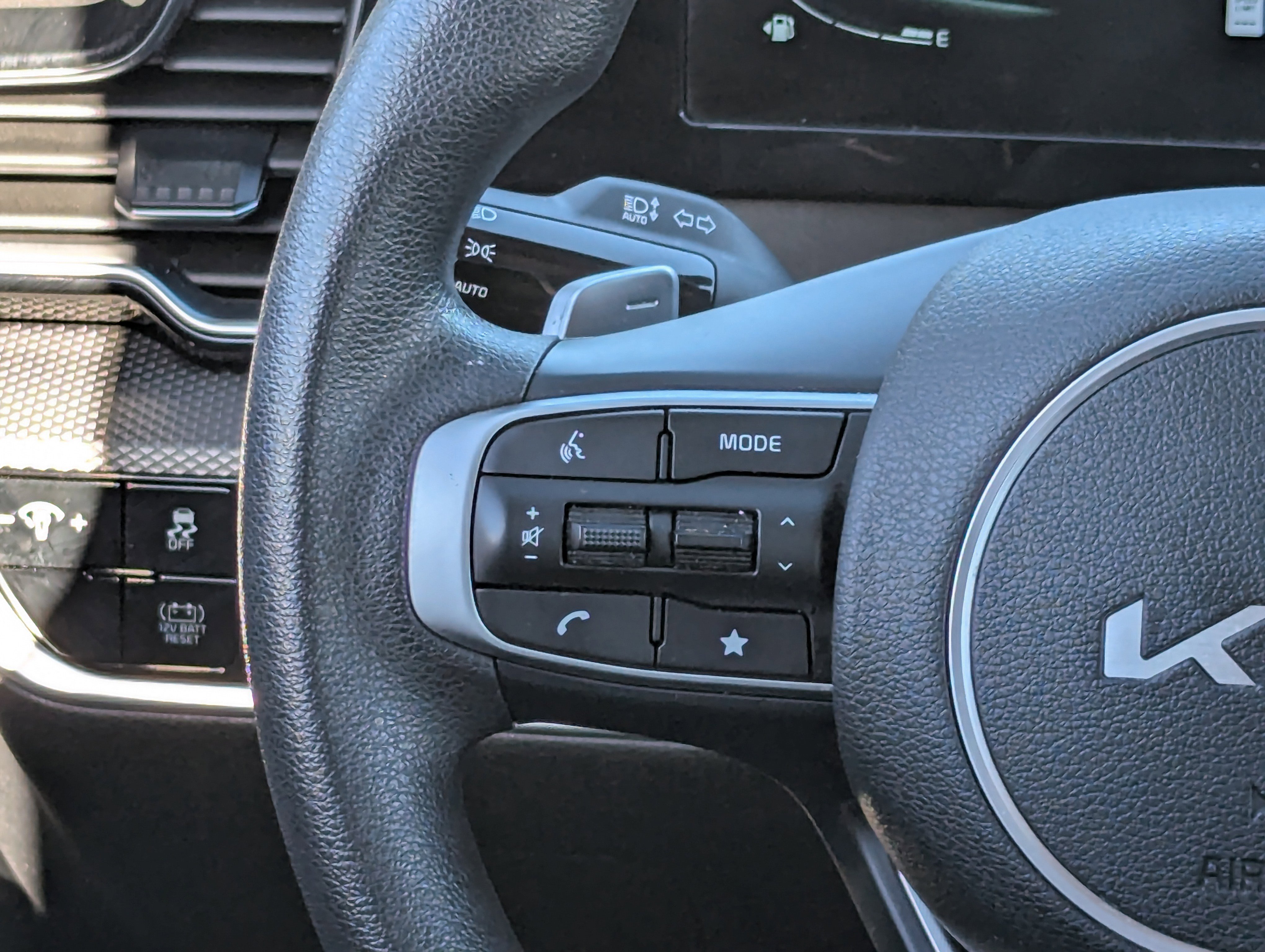 2023 Kia Sportage Hybrid LX photo 2