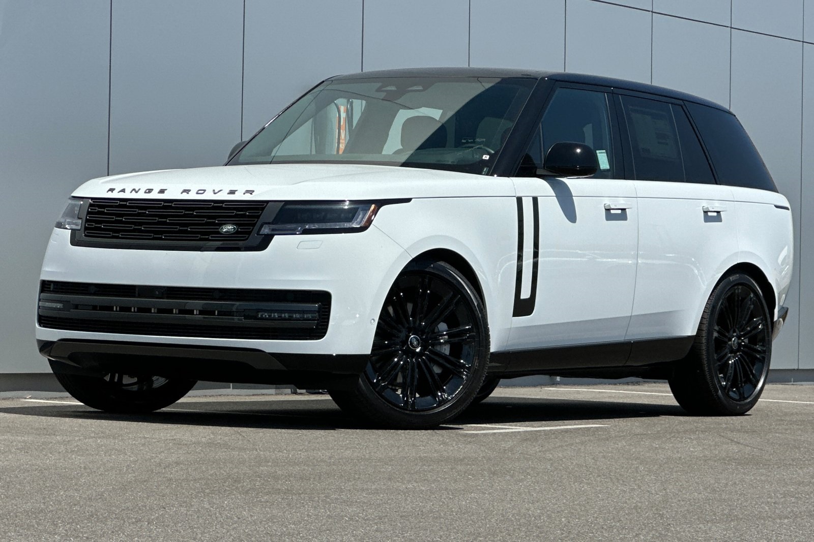 2025 Land Rover Range Rover SE's photo
