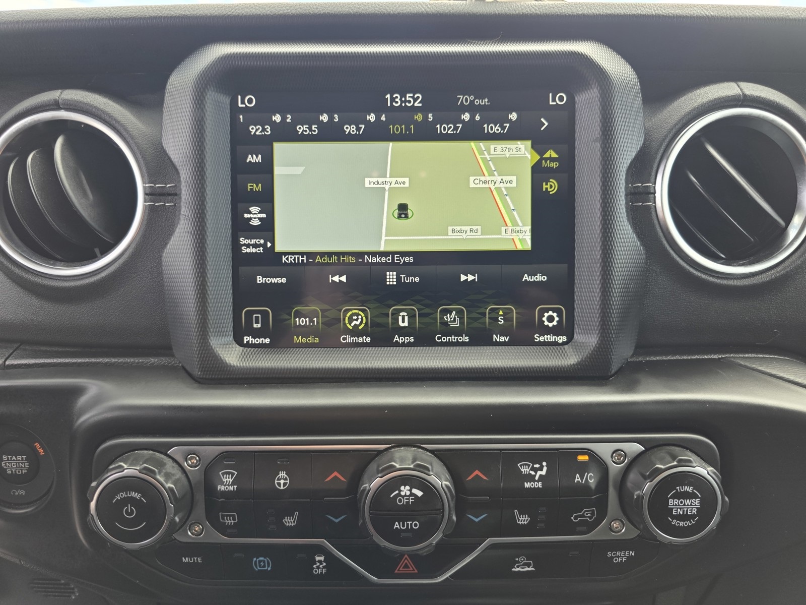 2022 Jeep Wrangler Unlimited Sahara 4xe photo 26