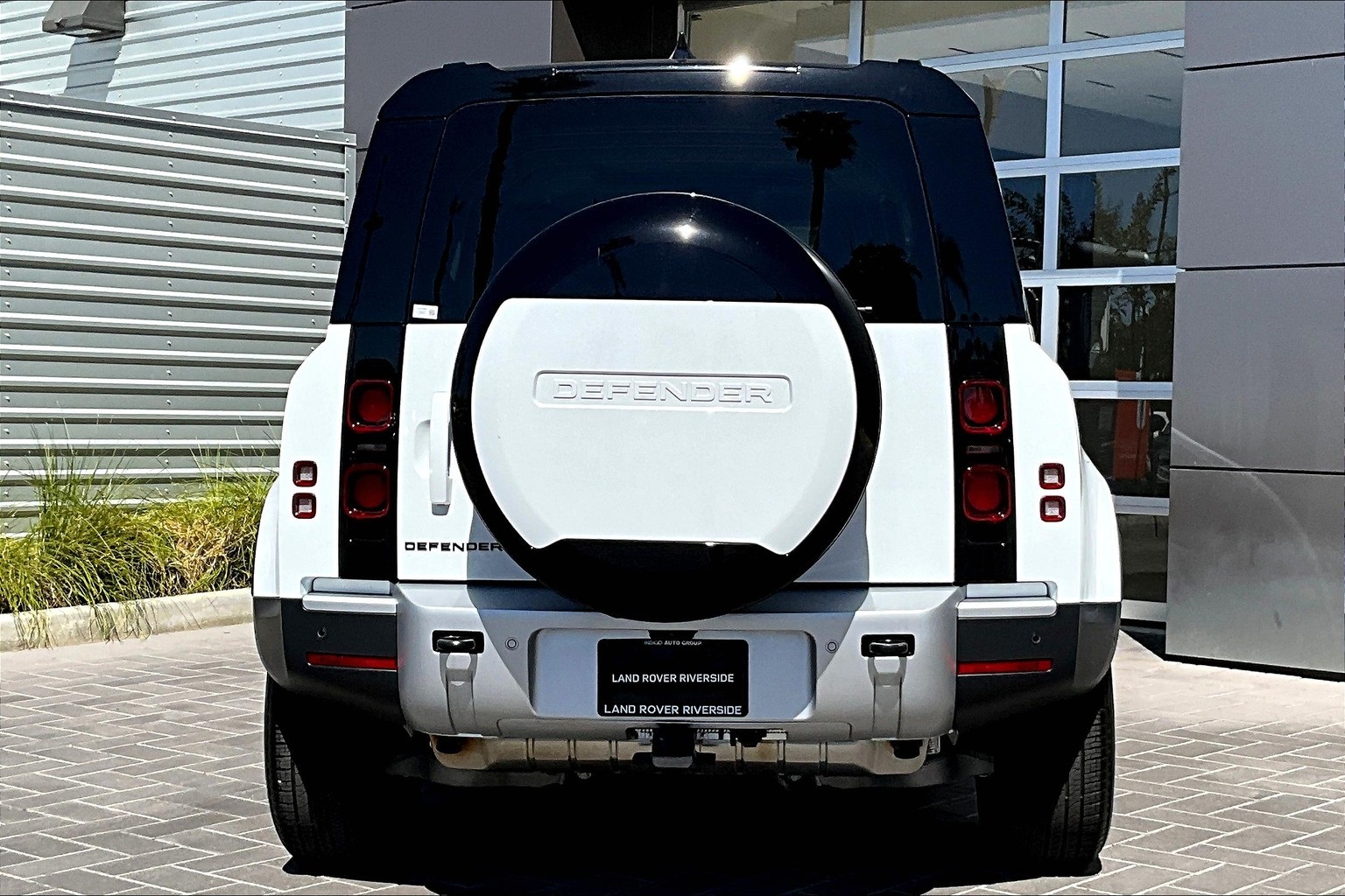 2025 Land Rover Defender 110 S photo 2