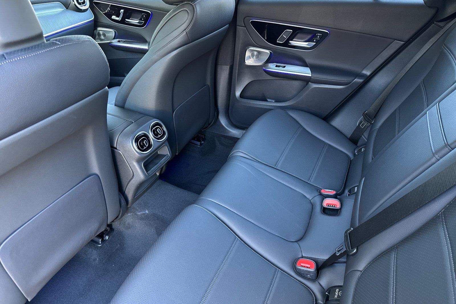 2026 Mercedes Benz GLC 300 photo 9