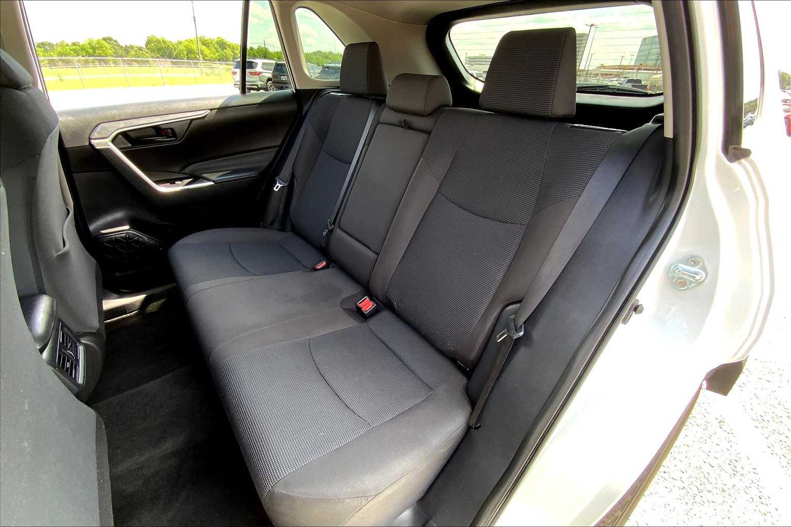 2024 Toyota RAV4 LE photo 17